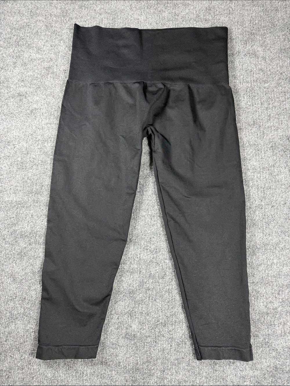 Assets by Spanx Seamless Slimming Legging Crop Capri Black Pant Tight Fit